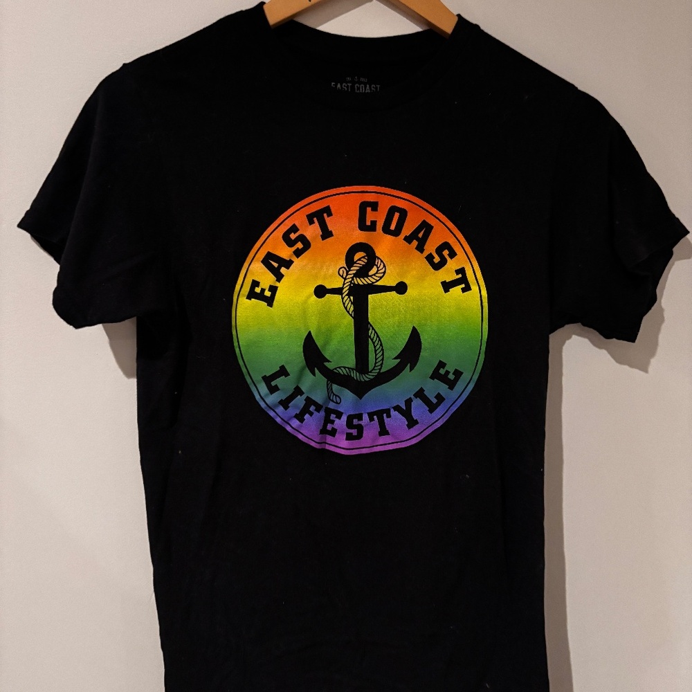 East Coast Lifestyle Pride Rainboz T-Shirt size small